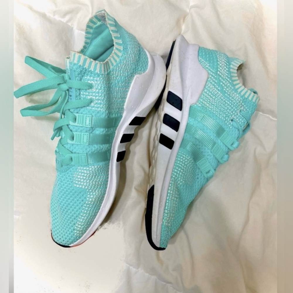 Adidas Aqua mint green Sneakers 8 1/2 women’s